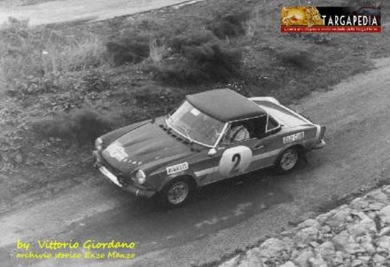 Rafaele Pinto i Luigi Macaluso na samochodzie Fiat 124 Sport Spyder.