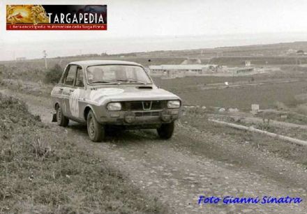 Roberto Chiarmonte Bordonaro i Napoli na samochodzie Renault 12 Gordini.