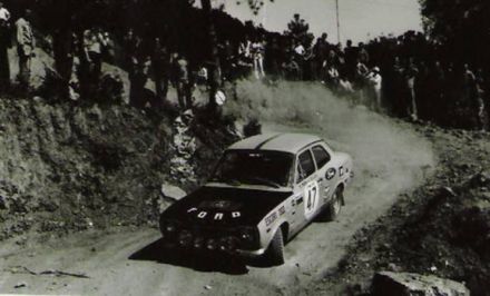 Emilio Bardi na samochodzie Ford Escort RS.
