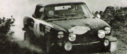 Alcide Paganelli i Ninni Russo na samochodzie Fiat 124 Sport Spider.