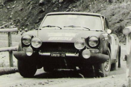 Rafaele Pinto i Luigi Macaluso na samochodzie Fiat 124 Sport Spyder.