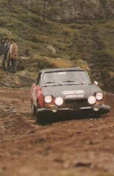 Alberto Smania i F.Zambelli na samochodzie Fiat 124 Sport Spyder.