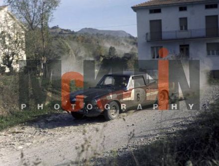 Giulio Bisulli i Arturo Zanuccoli na samochodzie Fiat 124 Sport Spyder.