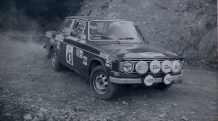 Merlone i Leonetti na samochodzie Volvo 142.
