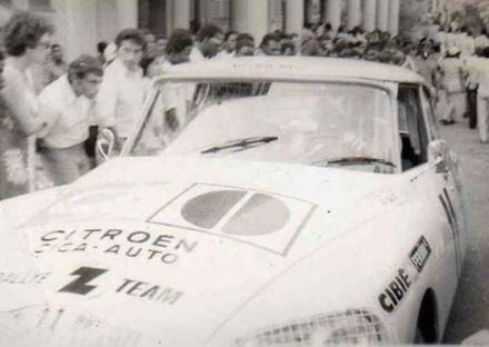 Bochnicek i Kaja na samochodzie Citroen DS 23 gr.1.