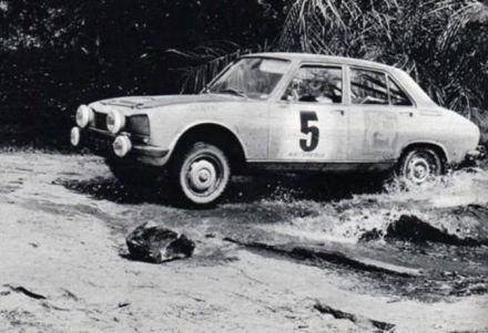 Tony Fall i Gerard Flocon na samochodzie Peugeot 504 gr.2.
