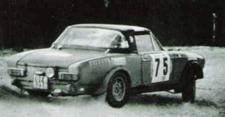 Alcide Paganelli i Domenico Russo na samochodzie Fiat 124 sport spider.