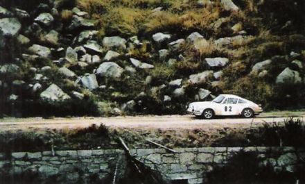 A.Nunes i Morais na samochodzie Porsche 911S.