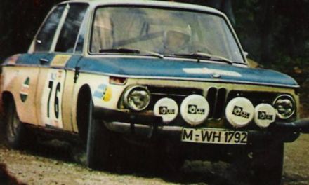 Achim Warmbold i John Davenport na samochodzie BMW 2002 Tii.