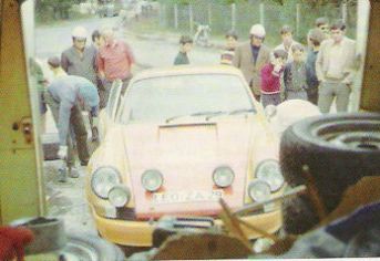 Sobiesław Zasada i Ryszard Żyszkowski na samochodzie Porsche 911S.