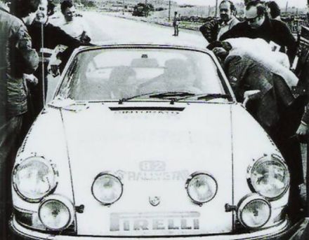 Andrea Nunes i Antonio Morais na samochodzie Porsche 911S.