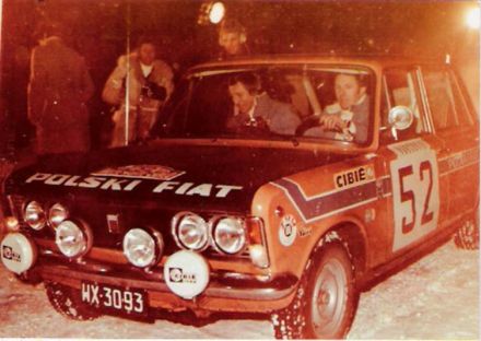 Robert Mucha i Lech Jaworowicz na samochodzie Polski Fiat 125p / 1500.