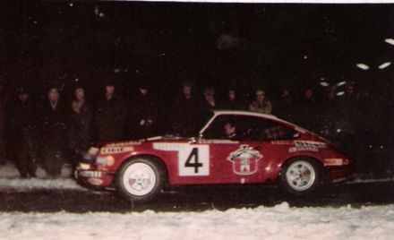 Gerard Larrousse i Jean Claude Perramond na samochodzie Porsche 911S.