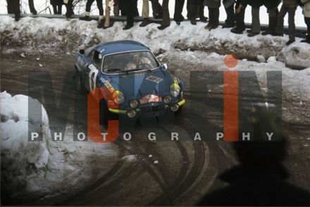 Jean Claude Andruet i Pierre Pagani na samochodzie Alpine Renault A 110 / 1600S.