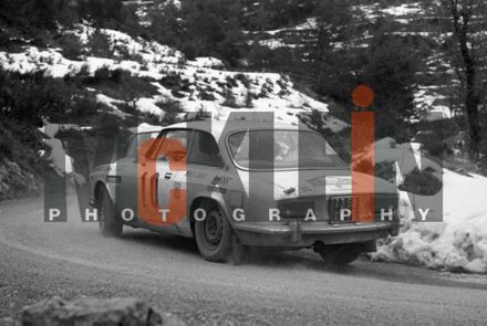 Guy Chasseuil / Christian Baron (F) – Alfa Romeo 2000 GTV.