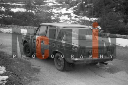 Robert Mucha i Lech Jaworowicz na samochodzie Polski Fiat 125p / 1500.