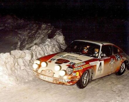 Gerard Larrousse i Jean Claude Perramond na samochodzie Porsche 911 S.