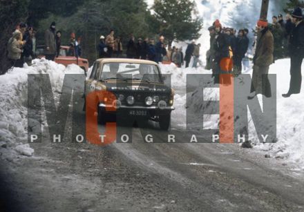 Robert Mucha i Lech Jaworowicz na samochodzie Polski Fiat 125p / 1500.