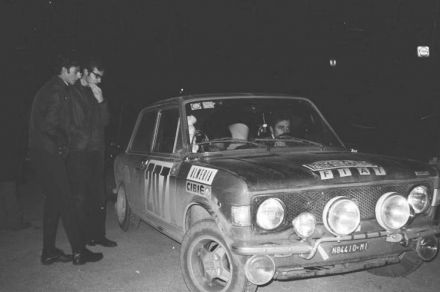 Gian Giacomo Oddero i Maurizio Devi na samochodzie Fiat 128.