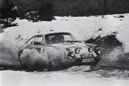 Gerard Larrousse i Jean Claude Perramond na samochodzie Porsche 911 S.
