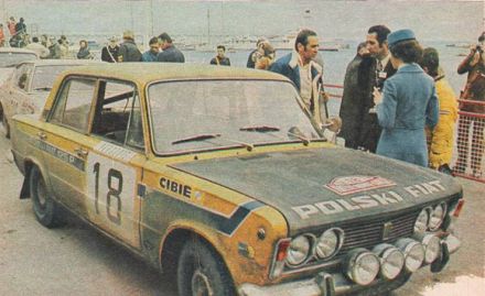 Sobiesław Zasada i Ewa Zasada na samochodzie Polski Fiat 125p / 1500.