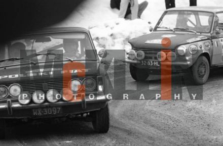 Sobiesław Zasada i Ewa Zasada na samochodzie Polski Fiat 125p/1500, za nim nr.30.Claude Laurent i Jacques Marche na samochodzie Daf 55.