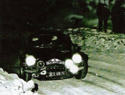 Jean Claude Andruet i Pierre Pagani na samochodzie Alpine Renault A 110.