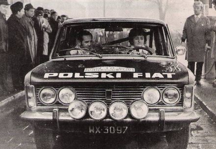 Sobiesław Zasada i Ewa Zasada na samochodzie Polski Fiat 125p / 1500.  (Auto Moto 6 / 1995)