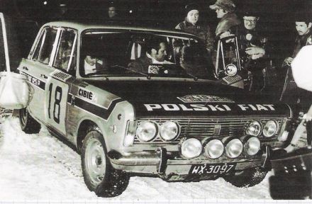 Sobiesław Zasada i Ewa Zasada na samochodzie Polski Fiat 125p / 1500.