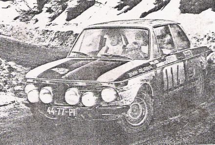 Adam Smorawiński i Ryszard Żyszkowski na samochodzie BMW 2002 Ti.