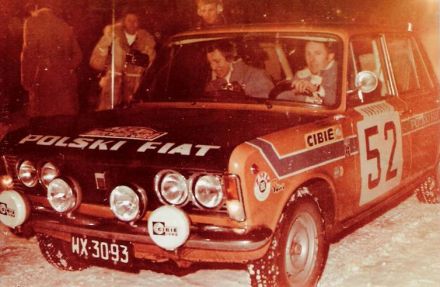 Robert Mucha i Lech Jaworowicz na samochodzie Polski Fiat 125p / 1500.