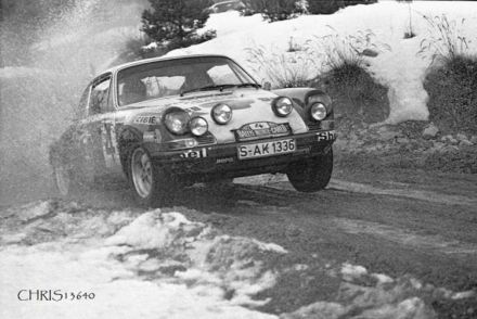 Gerard Larrousse i Jean Claude Perramond na samochodzie Porsche 911S.