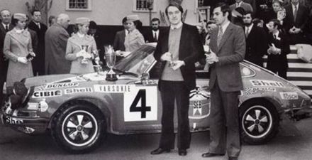 Gerard Larrousse i Jean Claude Perramond na samochodzie Porsche 911S.