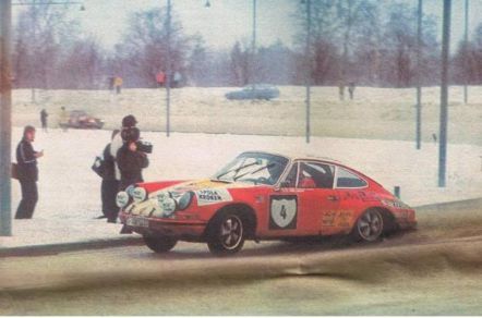 Björn Waldegaard i Lars Helmer na samochodzie Porsche 911S.