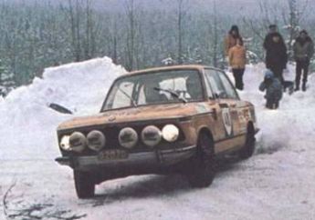 Ingvar Carlsson i Lars Göran Berg na samochodzie BMW 2002 Ti.