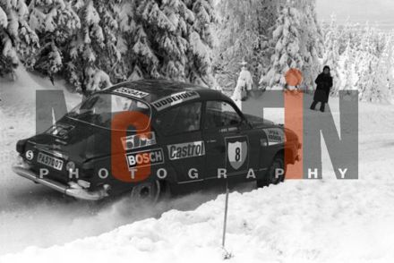 Björn Waldegaard i Lars Helmer na samochodzie Porsche 911S.