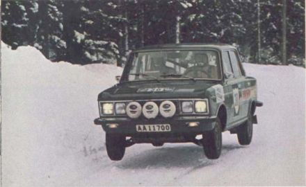 Hakan Lindberg i Lars Persson na samochodzie Fiat 125 S.