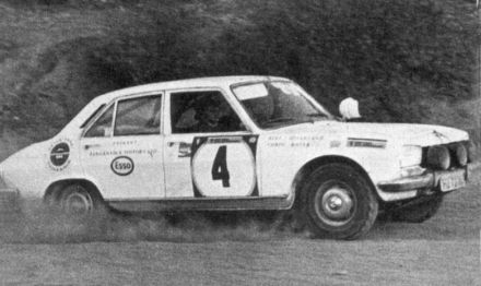 Bert Shankland i Chris Bates na samochodzie Peugeot 504.