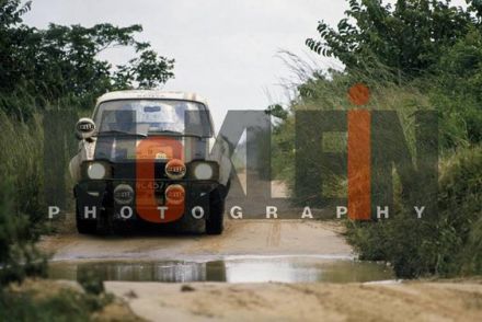 Joginder Singh I Harbhajan Saimbi na samochodzie Ford Escort RS 1600.