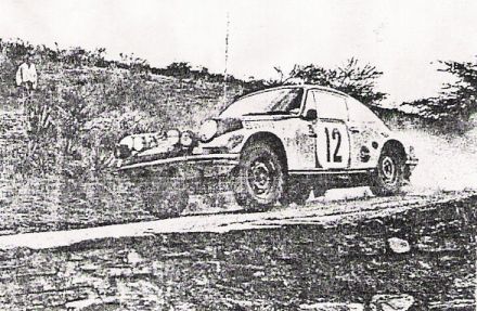 Sobiesław Zasada i Marian Bień na samochodzie Porsche 911S.  (Auto Moto 7 / 1995)