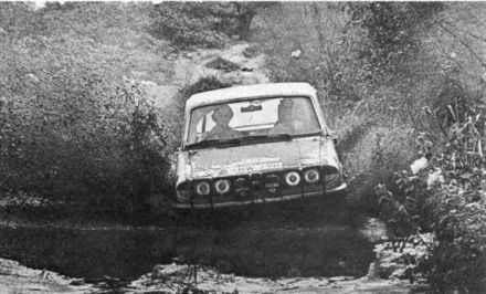 Brian Culcheth I Lofty Drews na samochodzie Triumph 2.5 PI.