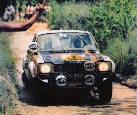 Joginder Singh i Harbhajan Saimbi na samochodzie Ford Escort RS 1600.