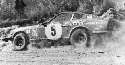 Rauno Aaltonen i Tony Fall na samochodzie Datsun 240Z.