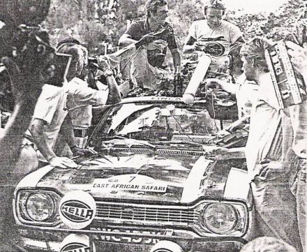 Zwycięzcy rajdu Hannu Mikkola i Gunar Palm na samochodzie Ford Escort RS 1600. (World Rallying 14/1991)