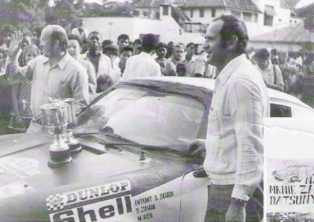 Sobiesław Zasada i Marian Bień na samochodzie Porsche 911S.   (Auto Moto 10/95)