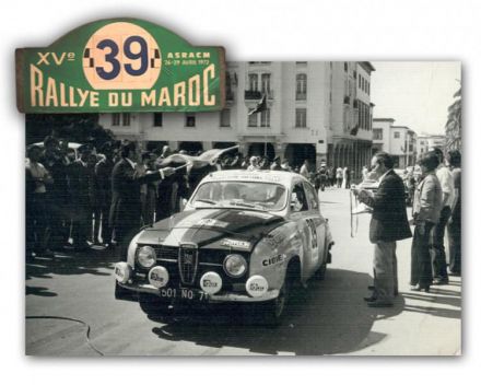Leroy i L’Indien na samochodzie Saab 96 V4.