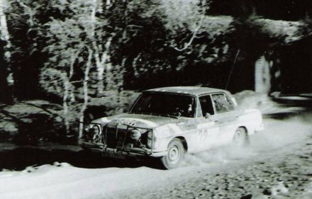 F.Pagane i M.Malherbe na samochodzie Mercedes Benz 280 SE.