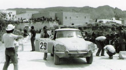 Raymond Ponnelle i Pierre de Serpos na samochodzie Citroen DS. 21.