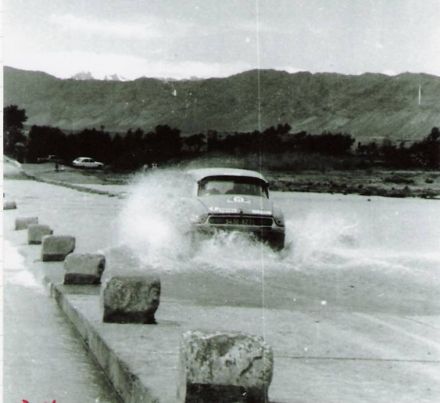 Robert Neyret i Jacques Terramorsi na samochodzie Citroen DS. 21.