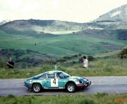 Jean Pierre Nicolas i Pierre Thimonier na samochodzie Alpine Renault A 110 / 1600.
